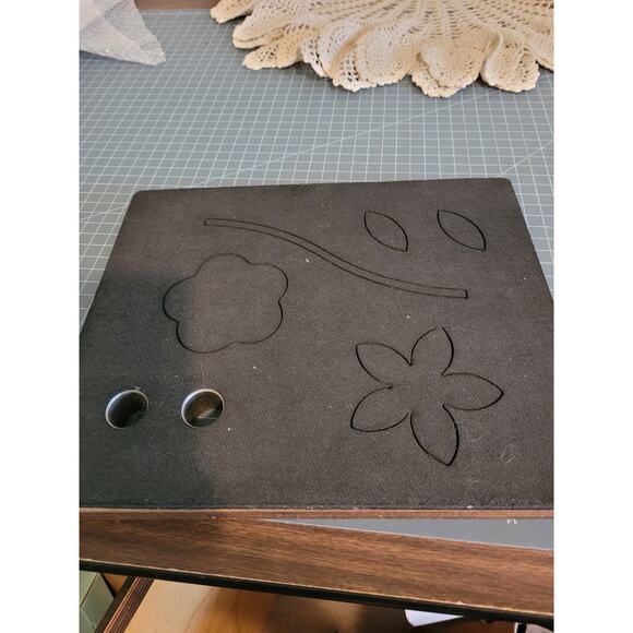 Accucut Flowers and leaves #3 die jumbo - Picture 2 of 3